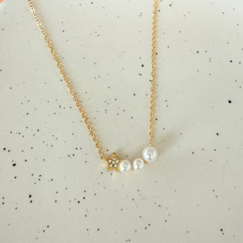 Star and pearl necklace