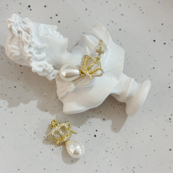 Crown pearl earrings