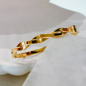 Square twisted bangle
