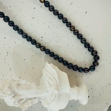Classic black pearl necklace