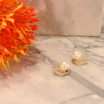 Leaf pearl earrings