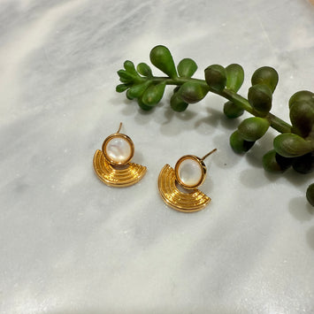 Golden shell earrings