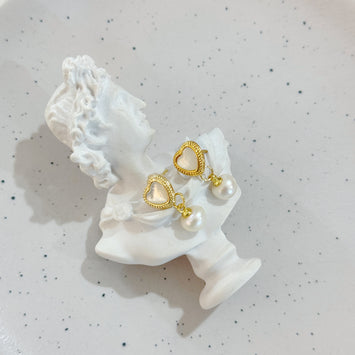 Shell heart with hanging pearl earrings