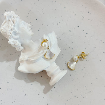 Pearl with hanging shell fan earrings