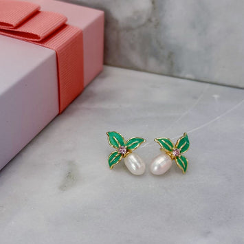 Three leaf pearl earrings