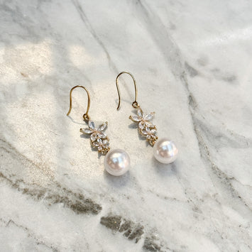 Double flower with pearl earrings