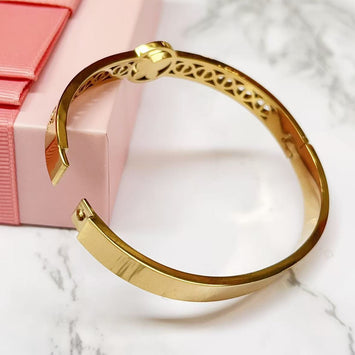 Waterproof Halo Butterfly Bangle