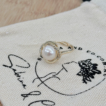 Classic pearl ring