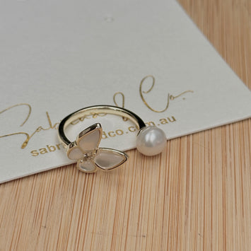 Shell butterfly pearl ring