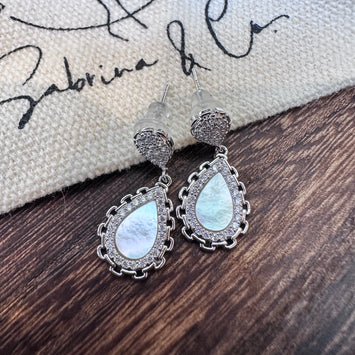 Sliver shell drop earrings