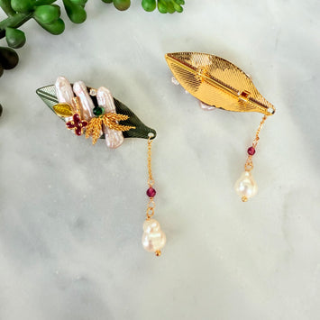 Leaf boat with hanging pearl brooch