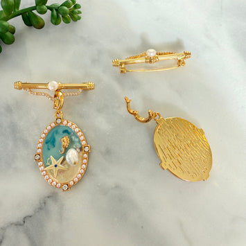 Hanging beach brooch