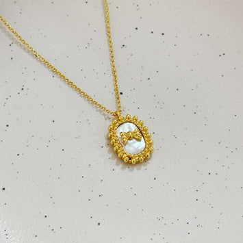Shell bow necklace
