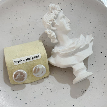 Classic pearl earrings