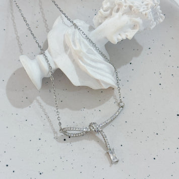 Sliver bow necklace