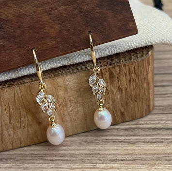 Crystal leaf with hanging pearl earrings