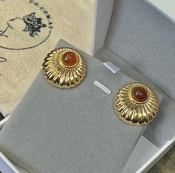 Shell shape earrings