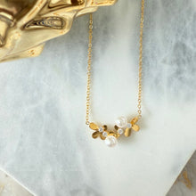 Flower and pearl necklace