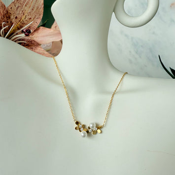 Flower and pearl necklace