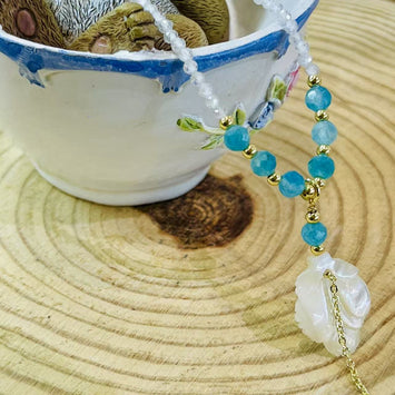 Gemstone necklace with hanging pearl