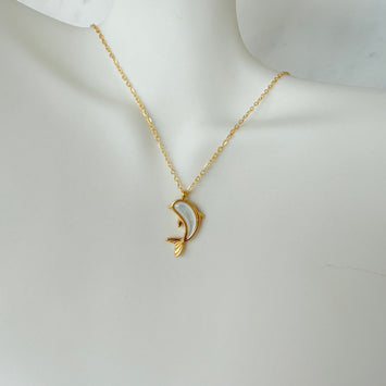 Shell fish necklace