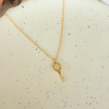 Shell flower key necklace