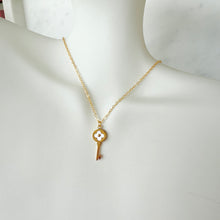 Shell flower key necklace