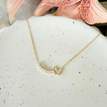Small shell butterfly necklace