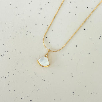 Shell fan necklace