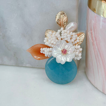 Shell flower brooch