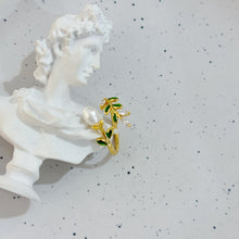 Pearl flower ring