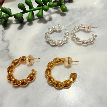 Plain twisted earrings