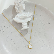 Shell drop necklace