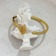 Fan bangle