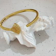 Fan bangle