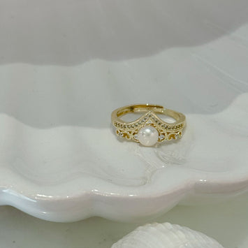 Crown pearl ring