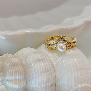 Crown pearl ring