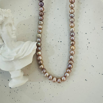 Classic pink pearl necklace