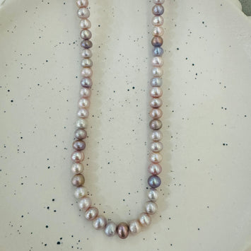 Classic pink pearl necklace