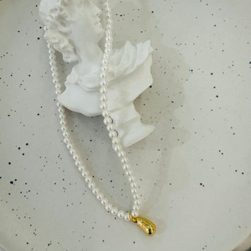 Pearl gold drop necklace