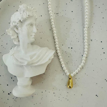 Pearl gold drop necklace