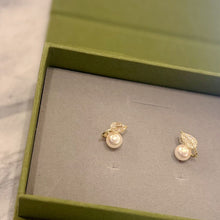 Leaf pearl earrings
