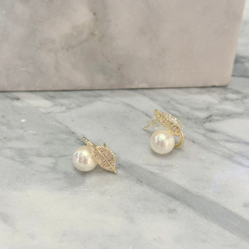 Leaf pearl earrings