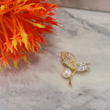 Leaf brooch