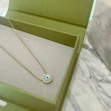 Round eye necklace