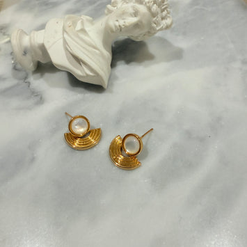 Golden shell earrings