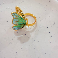 Butterfly ring