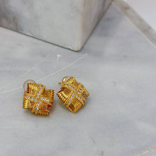 Fashion golden square earrings
