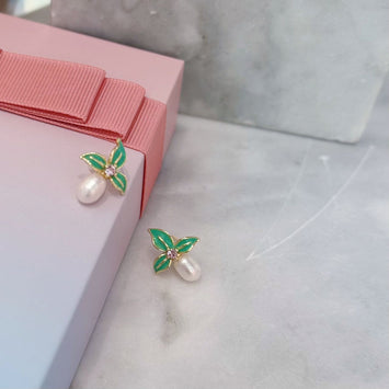 Three leaf pearl earrings