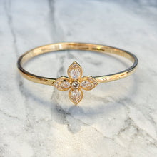 Four leaves flower bangle